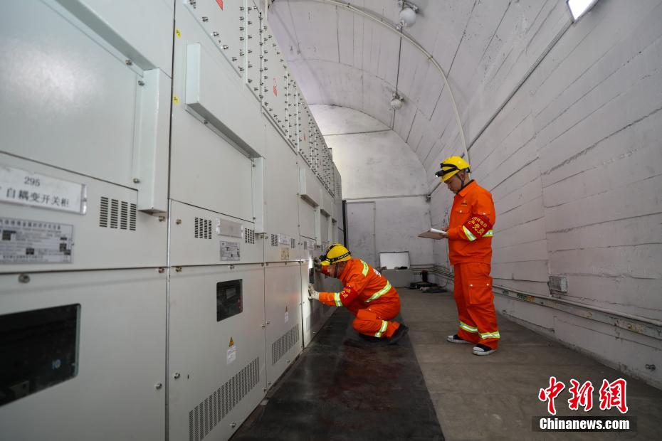 探访铁路隧道侠变配电检修工巡视维护作业