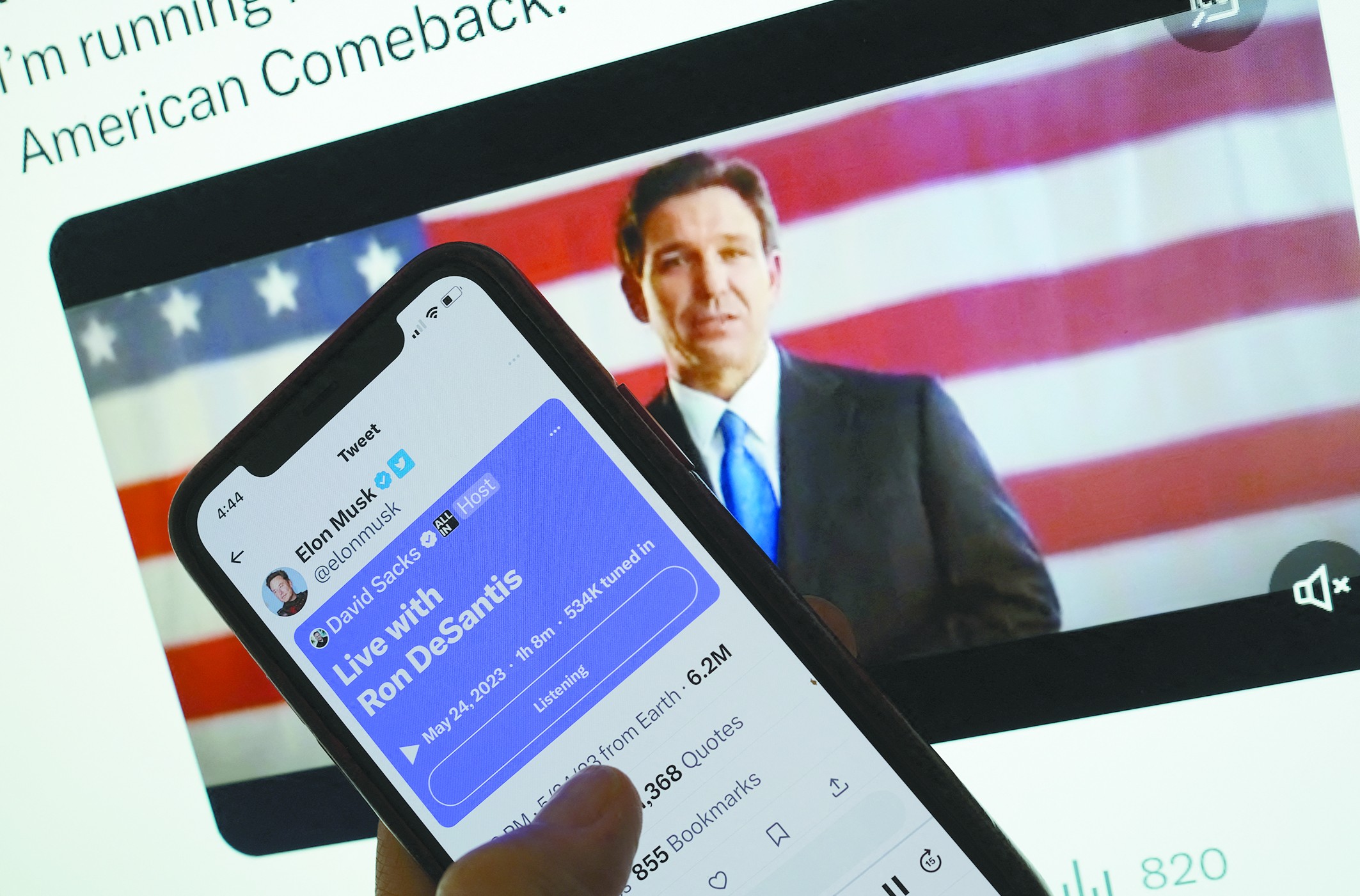 24日，德桑蒂斯与马斯克在推特上进行直播对话，宣布参加2024年美国总统大选。 （法新社）