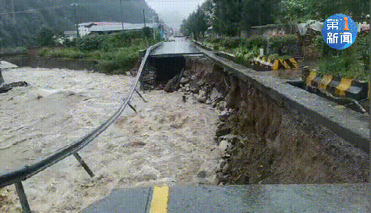 紧急疏散安康一地路基垮塌逼近小区汉中遭遇入汛以来最