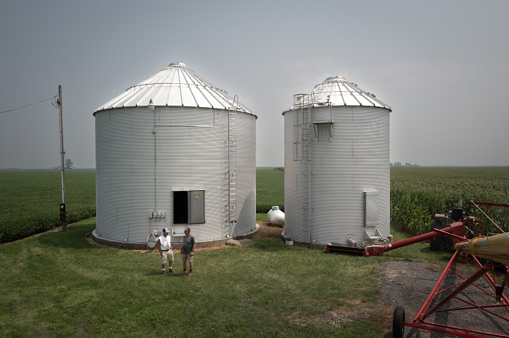 美国伊利诺伊州一个农场用来储藏大豆的粮仓。（视觉中国）