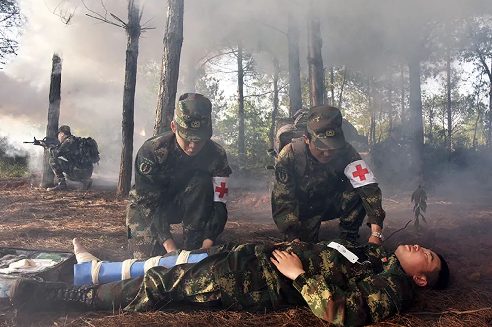 "五一"期间,一场"战斗"在丛山密林间打响