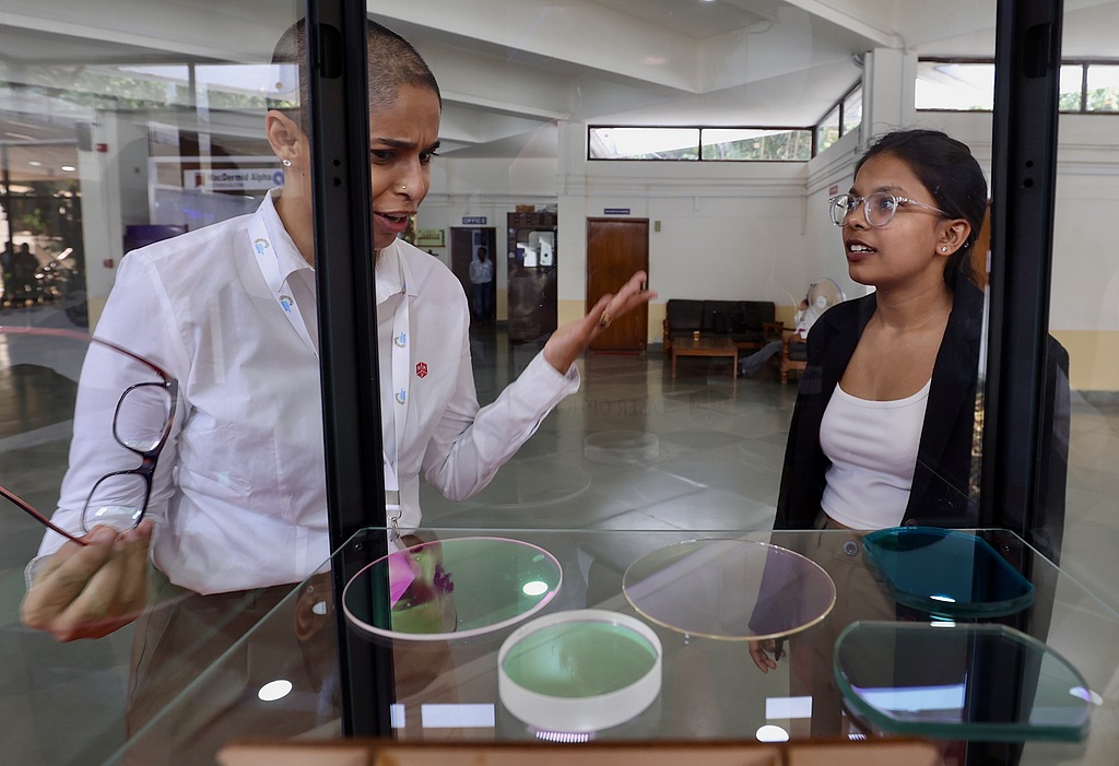 今年印度首届纳米电子路演上，工程师、学者探讨印度纳米电子和半导体领域发展。 （视觉中国）