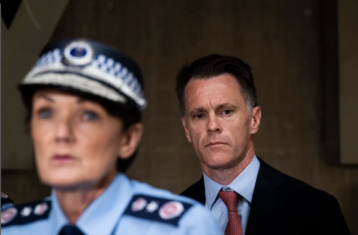 州州长克里斯·明斯16日在新闻发布会上 图自澳大利亚新闻网报道称,这