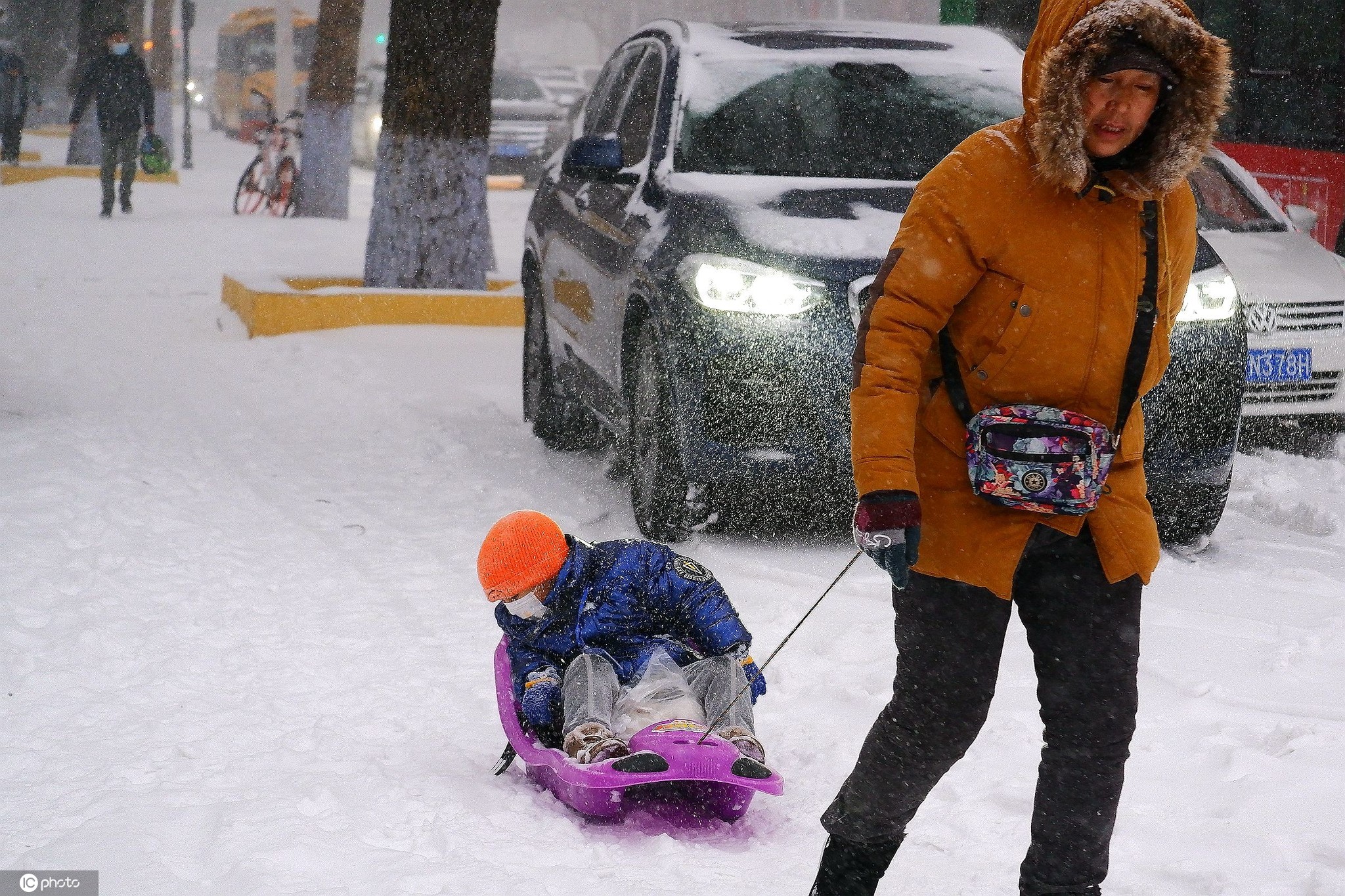 哈尔滨强降雪凶凶来袭地面积雪超过100mm