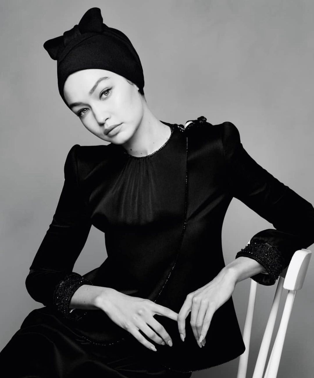 维秘超模gigi登上时尚杂志封面