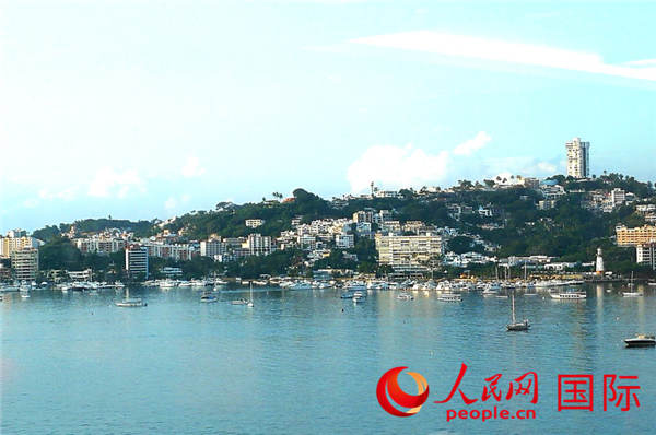 晨曦笼罩下的阿卡普尔科港 于世文 摄