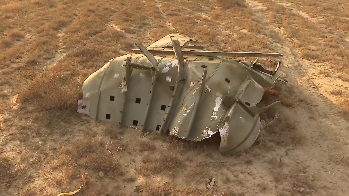 当地时间11日,土耳其一架C-130“大力神”军用运输机在格鲁吉亚西格纳吉市距阿塞拜疆边境约5公里处坠毁。图为坠毁现场残骸。图源:外媒