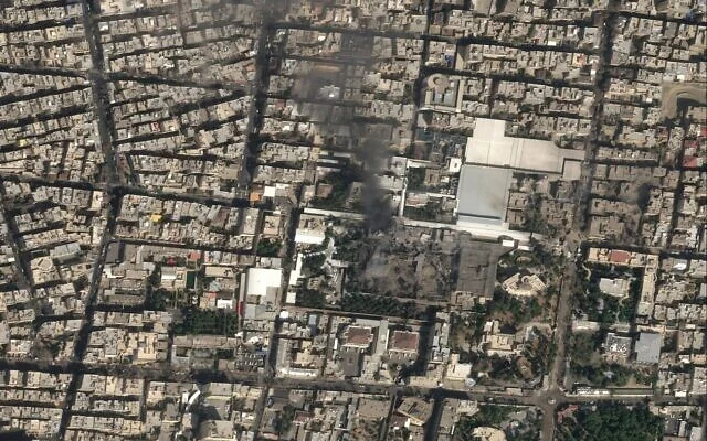 当地时间2月28日，伊朗最高领袖哈梅内伊位于德黑兰的住所遭袭击。图源：外媒