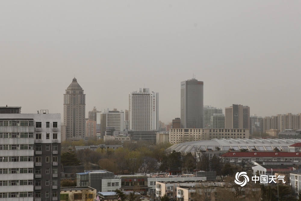浮尘又起北京北部西部现轻度浮尘天空灰蒙蒙