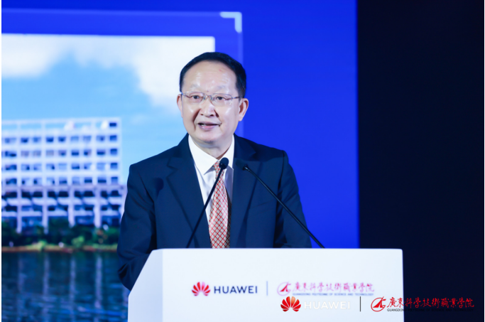 广东科学技术职业学院党委副书记、校长李龙图