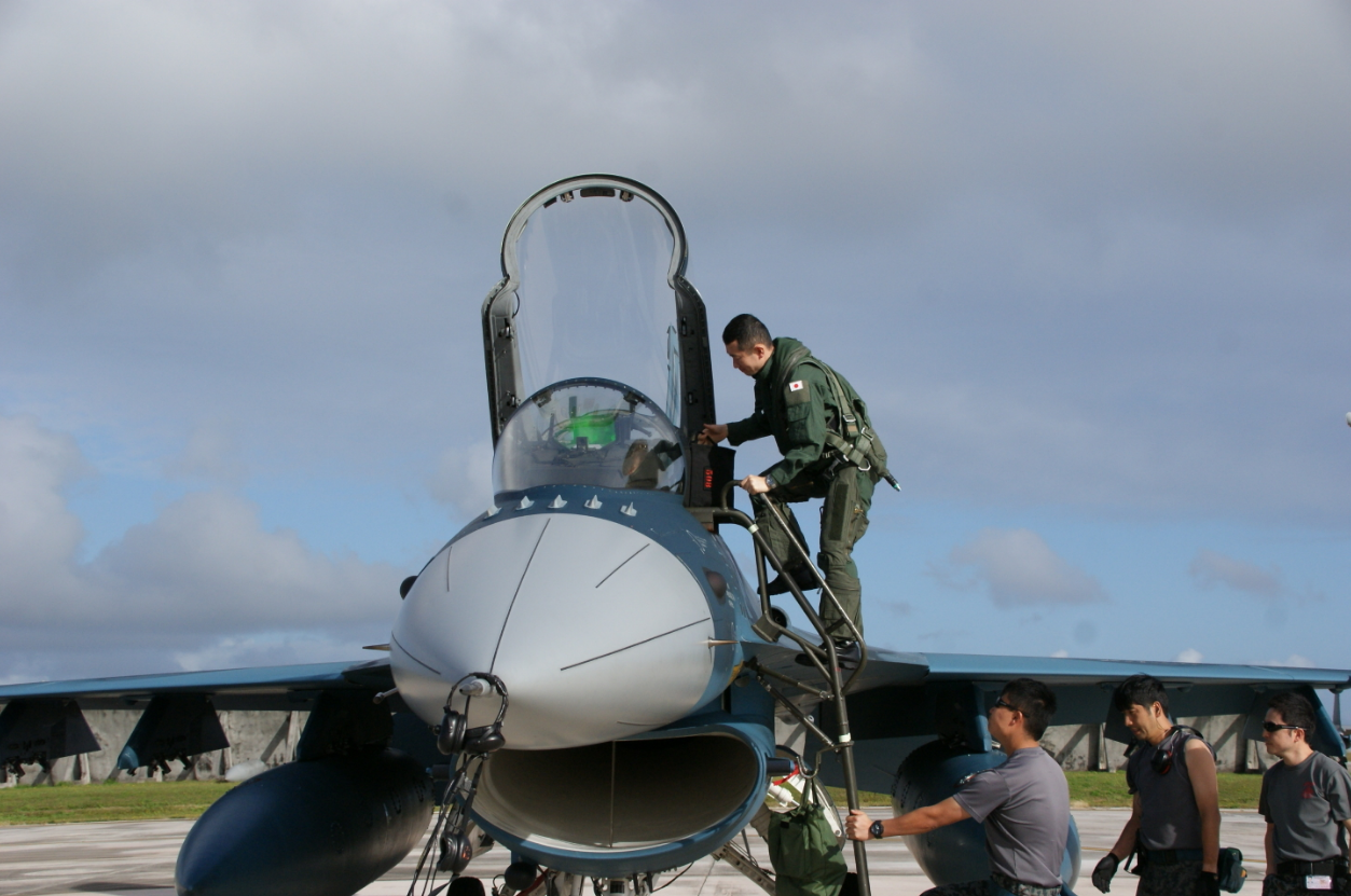 日本F-2战斗机座舱特写