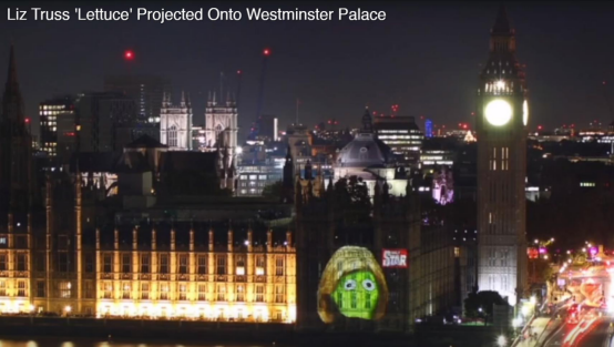 雅虎新闻网报道截图:特拉斯“生菜”被投影到威斯敏斯特宫外墙上