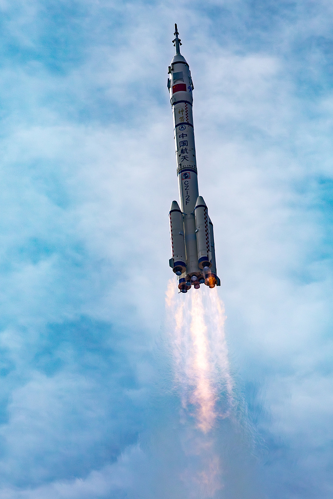 搭载神舟十六号载人飞船的长征二号f遥十六运载火箭在酒泉卫星发射