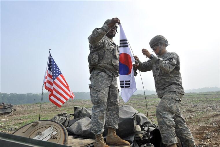 参加美韩联合军演的美军士兵