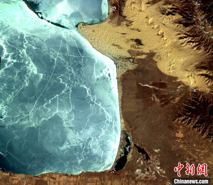 卫星图像观察青海湖：“高原蓝宝石”开裂，出现大量浮冰(图3)