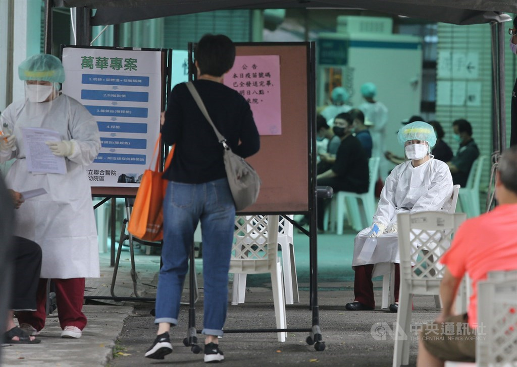 台北市和平醫院的快篩站。 圖自台灣“中央社”