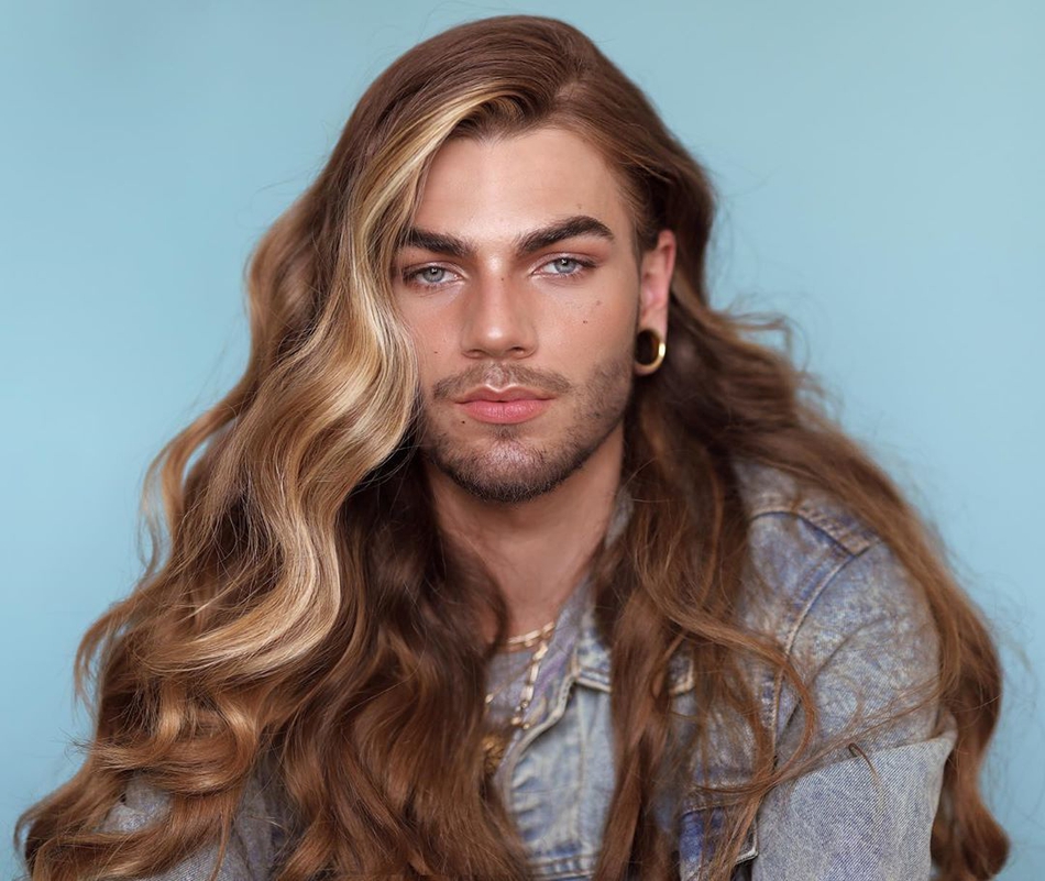 美的过分了!男生化彩妆才是艺术?