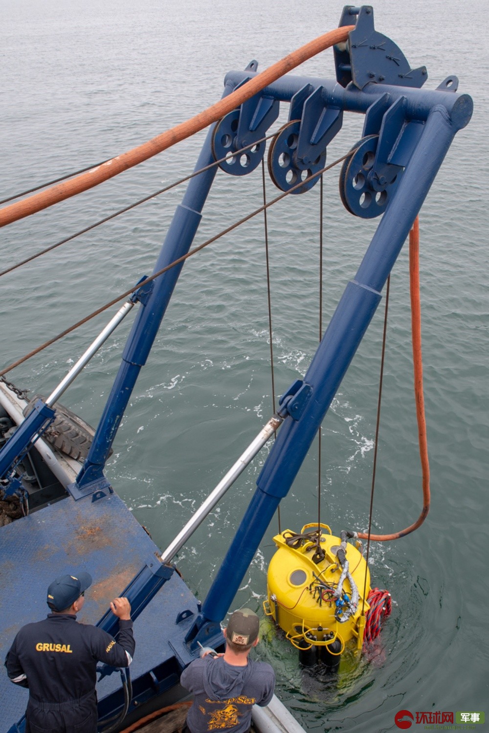 水下作业神器:美军演习罕见动用潜水钟