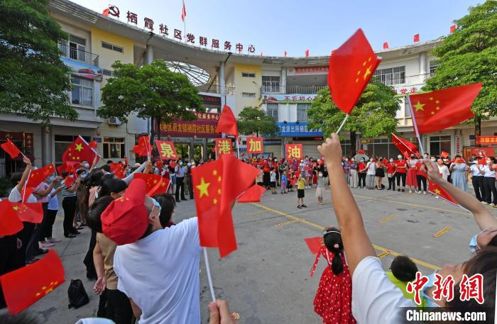 福建泉港民众庆"解封"迎国庆