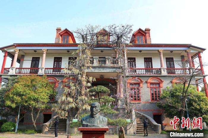 濠南别业是张謇故居，建于1914年，它的主楼是一座英式建筑，由南通籍的著名建筑师孙支厦设计，是我国近代吸收西洋建筑艺术的经典作品。 许丛军 摄