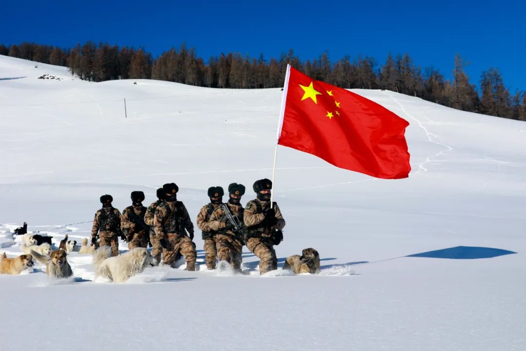 八一建军节向军营的他们致敬