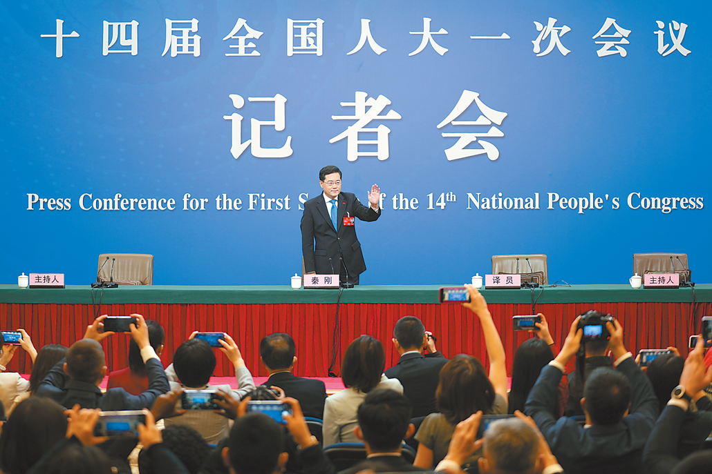 7日,十四届全国人大一次会议新闻中心举行记者会,邀请外交部长秦刚就“中国外交政策和对外关系”相关问题回答中外记者提问。(IC photo)