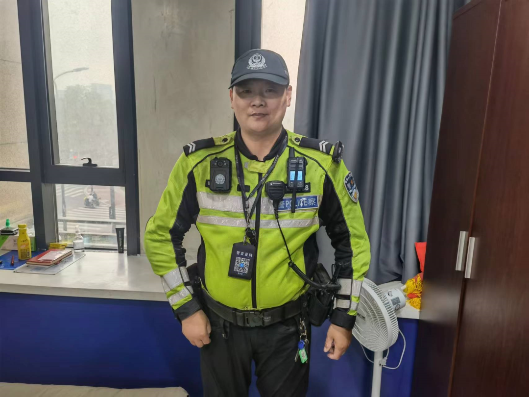 寻亲30年无果男子选择找杭州交警试试看1小时后奇迹发生了