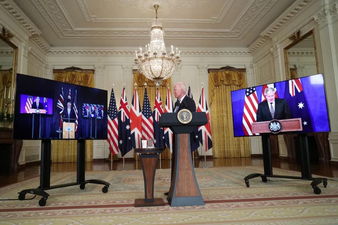 当地时间15日，美国总统拜登与英国首相约翰逊、澳大利亚总理莫里森举行记者会