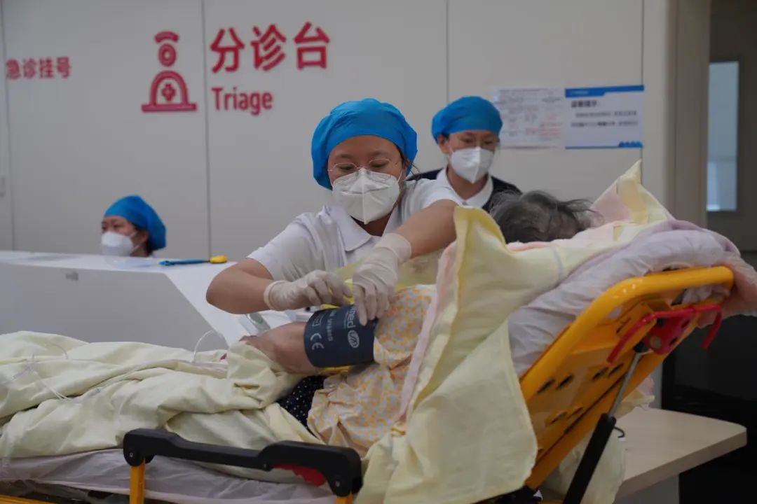 包含中日友好医院急诊科医生黄牛挂号合理收费的词条
