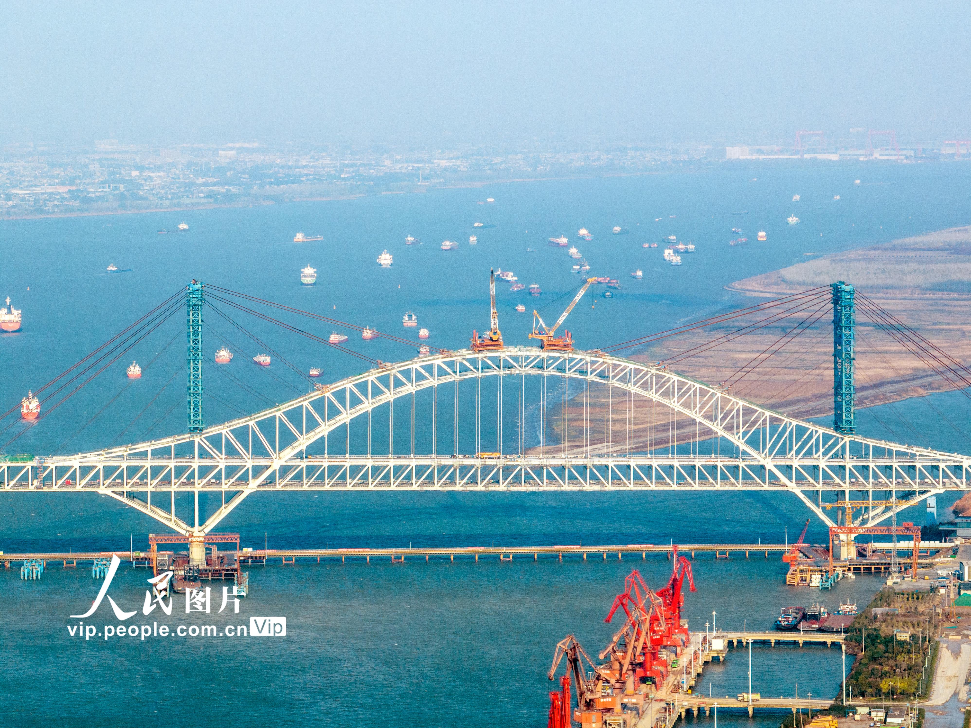 江苏泰州:常泰长江大桥建设正酣